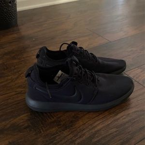 Nike roshe running shoes
